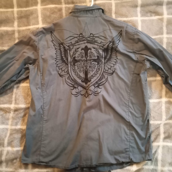 Button down - Picture 2 of 3